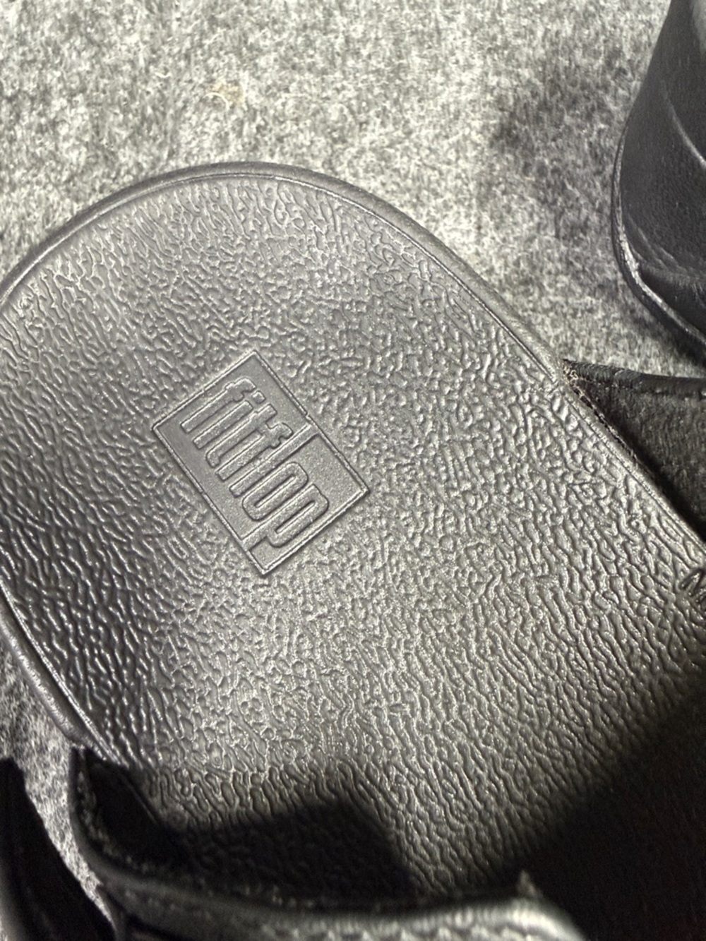 Fitflop Women's Black Leather Thong Sandals with Side Buckle - Picture 2 of 8